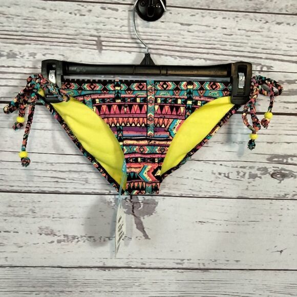 New Without tags. "Heat swimwear" woman's bikini bottoms - Picture 1 of 10